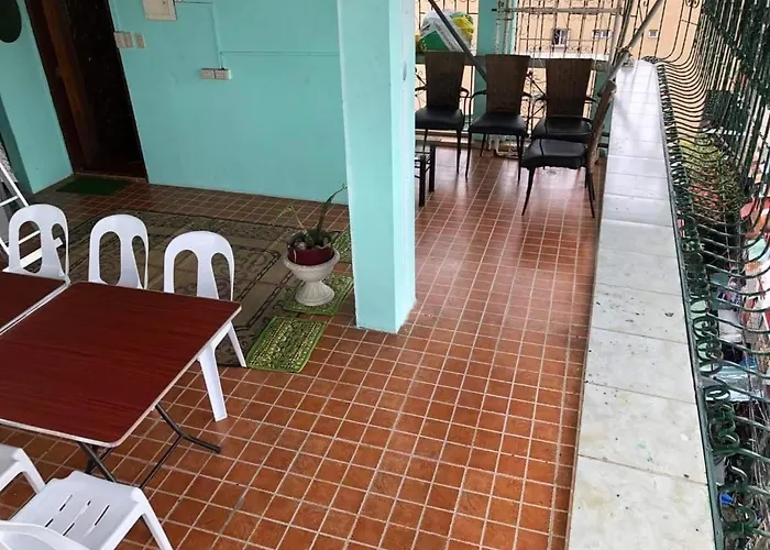 The Mansion - Backpackers Near Airport Appartamento *