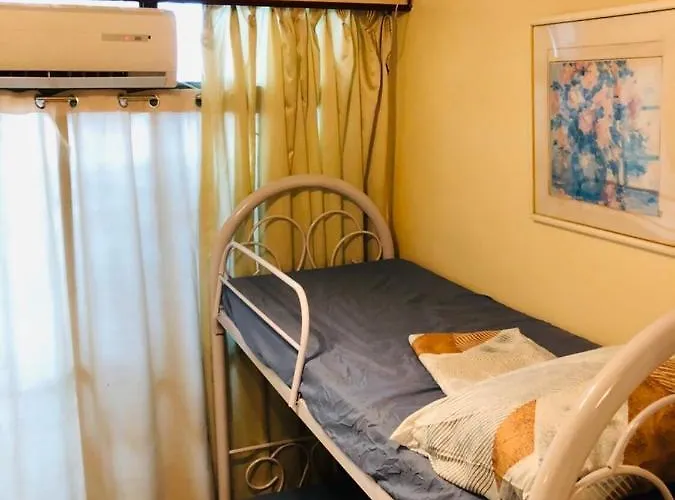 The Mansion - Backpackers Near Airport Appartamento *