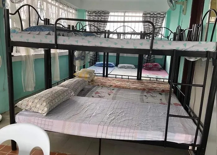The Mansion - Backpackers Near Airport * Manila
