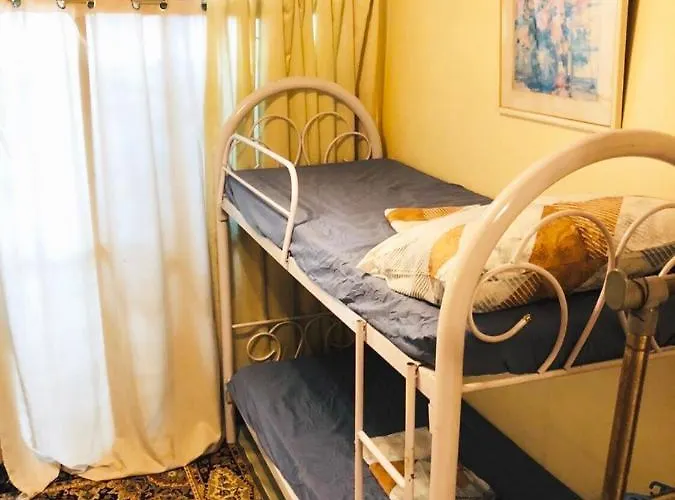 The Mansion - Backpackers Near Airport * Manila