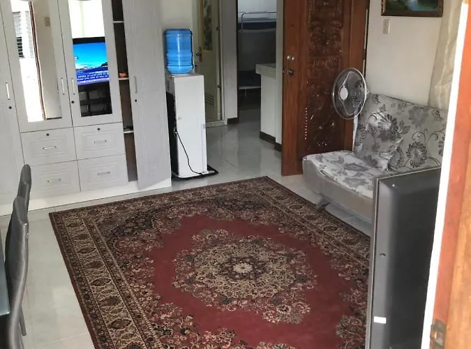 The Mansion - Backpackers Near Airport *