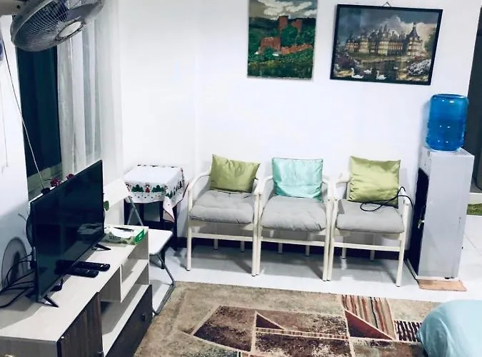 The Mansion - Backpackers Near Airport Appartamento *