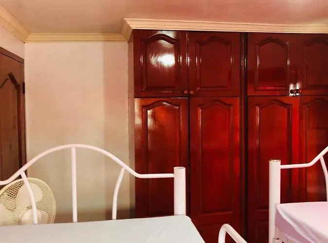 The Mansion - Backpackers Near Airport Appartamento Manila