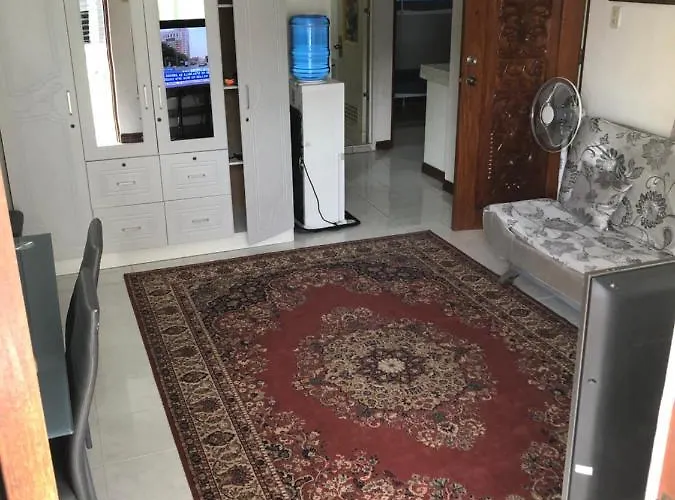Appartamento The Mansion - Backpackers Near Airport *