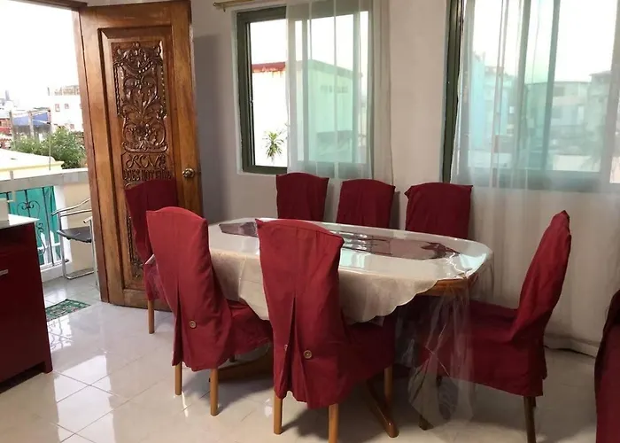 Appartamento The Mansion - Backpackers Near Airport *
