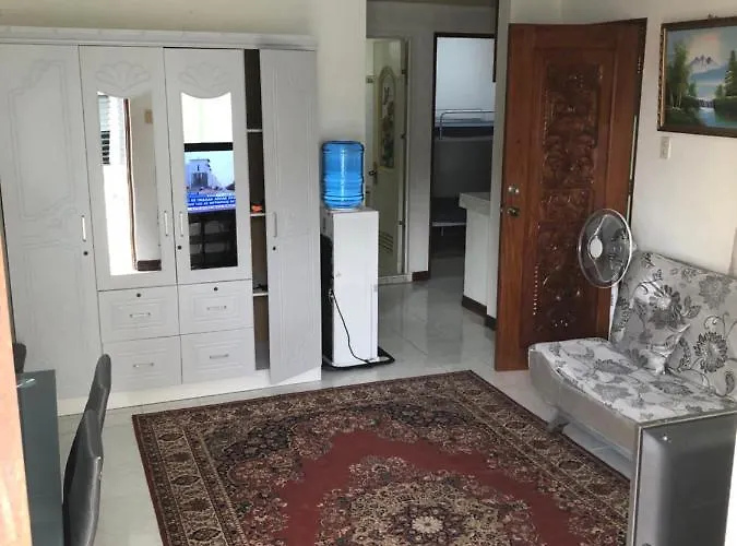 The Mansion - Backpackers Near Airport * Manila