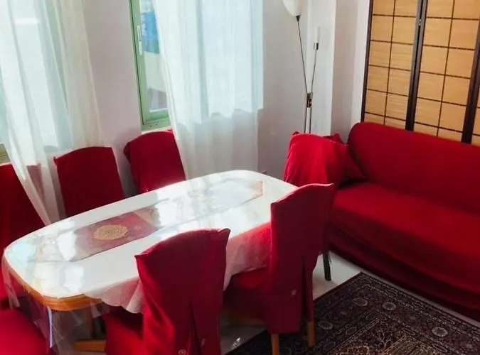 The Mansion - Backpackers Near Airport *