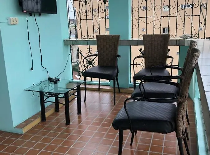 Appartamento The Mansion - Backpackers Near Airport *