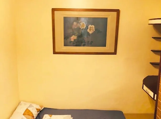 The Mansion - Backpackers Near Airport Manila