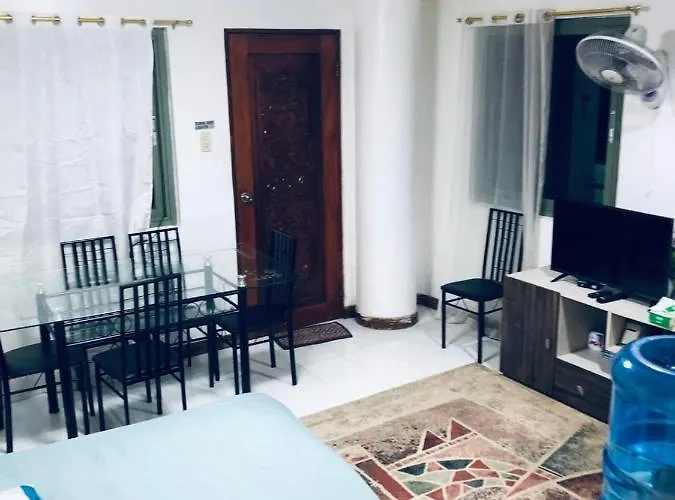 Appartamento The Mansion - Backpackers Near Airport *