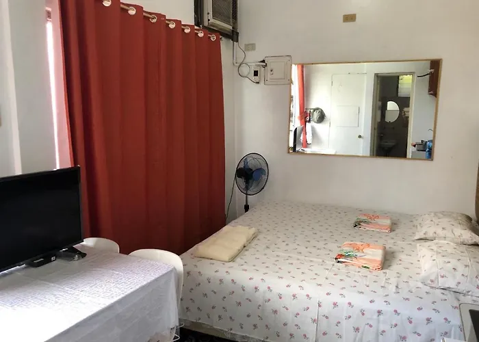 The Mansion - Backpackers Near Airport Appartamento