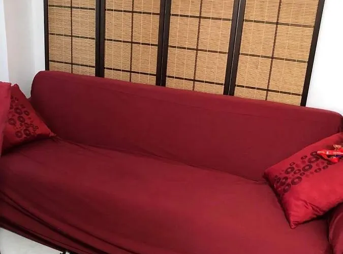 The Mansion - Backpackers Near Airport Appartamento *