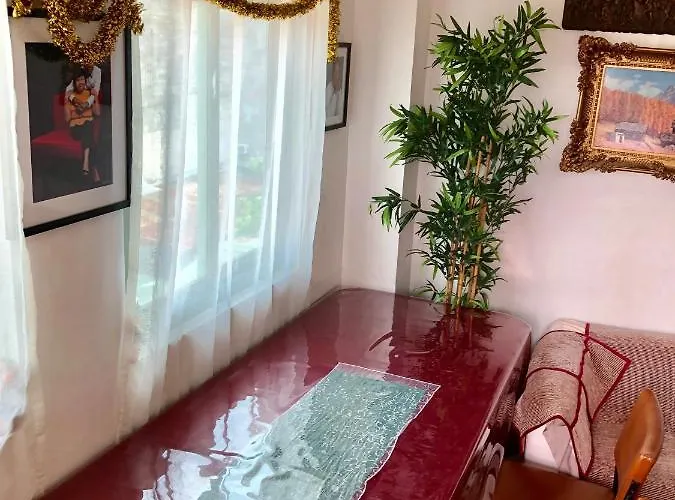 Appartamento The Mansion - Backpackers Near Airport