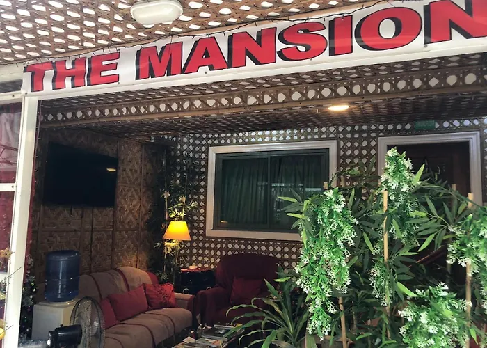 Appartamento The Mansion - Backpackers Near Airport *