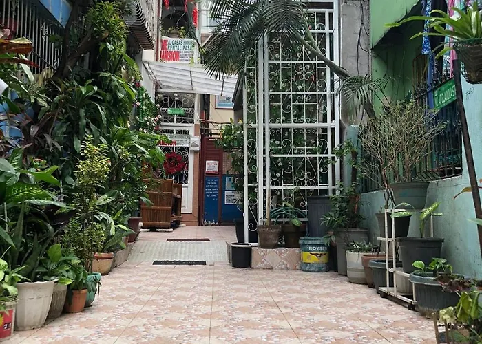 The Mansion - Backpackers Near Airport Appartamento Manila