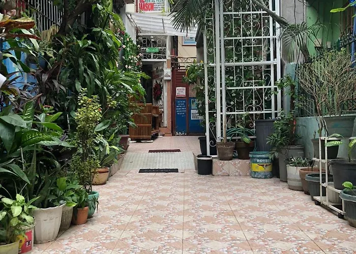 The Mansion - Backpackers Near Airport * Manila